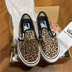 BNIB Woman Leopard Vans